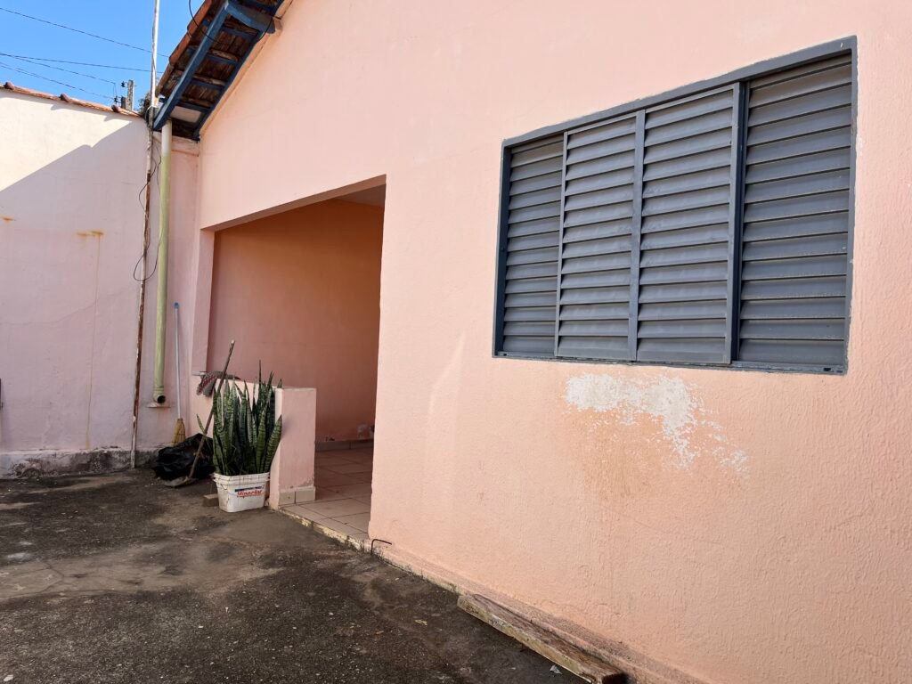 Casa 2 Dormitórios com Amplo Quintal no Bairro Tucura, Mogi Mirim